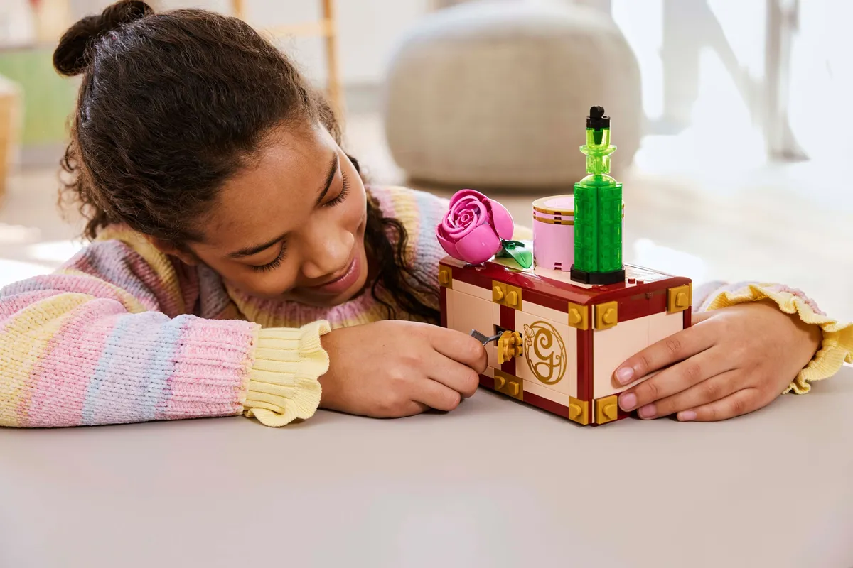 LEGO Glinda & Elphaba's Dormitory (75683) - afbeelding 7