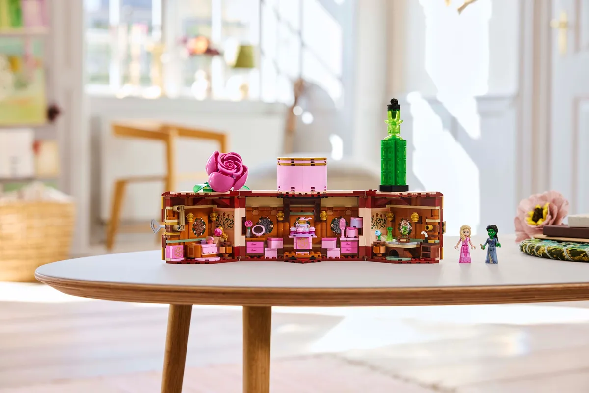 LEGO Glinda & Elphaba's Dormitory (75683) - afbeelding 10