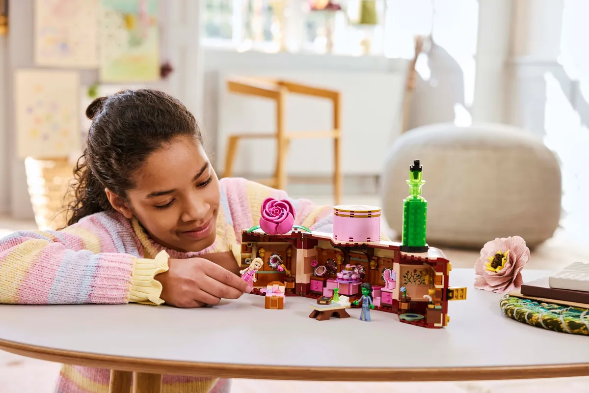LEGO Glinda & Elphaba's Dormitory (75683) - afbeelding 6