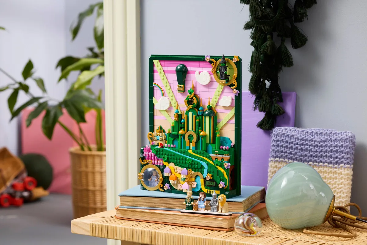 LEGO Emerald City Wall Art (75685) - image 6