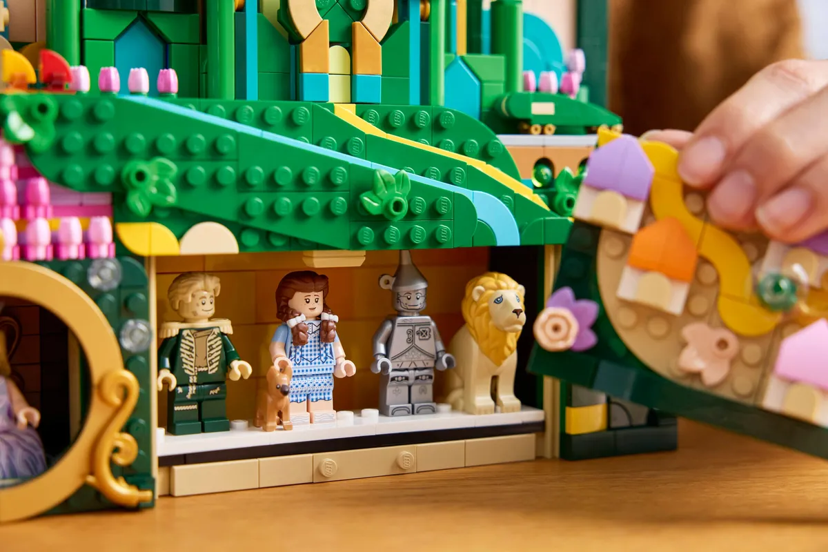 LEGO Emerald City Wall Art (75685) - image 7