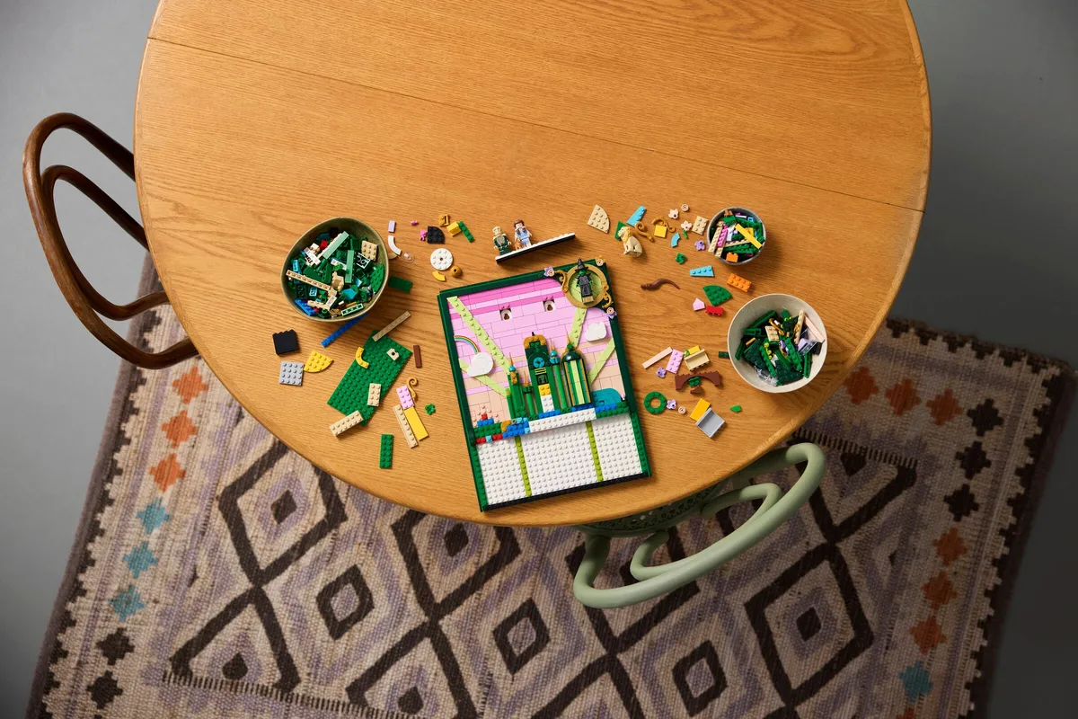 LEGO Emerald City Wall Art (75685) - image 8