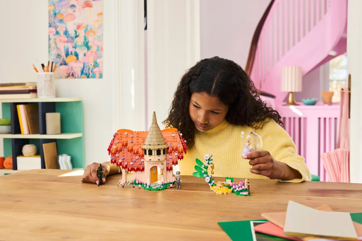 LEGO Glinda & Elphaba Visit Munchkinland (75690) - Bild 6