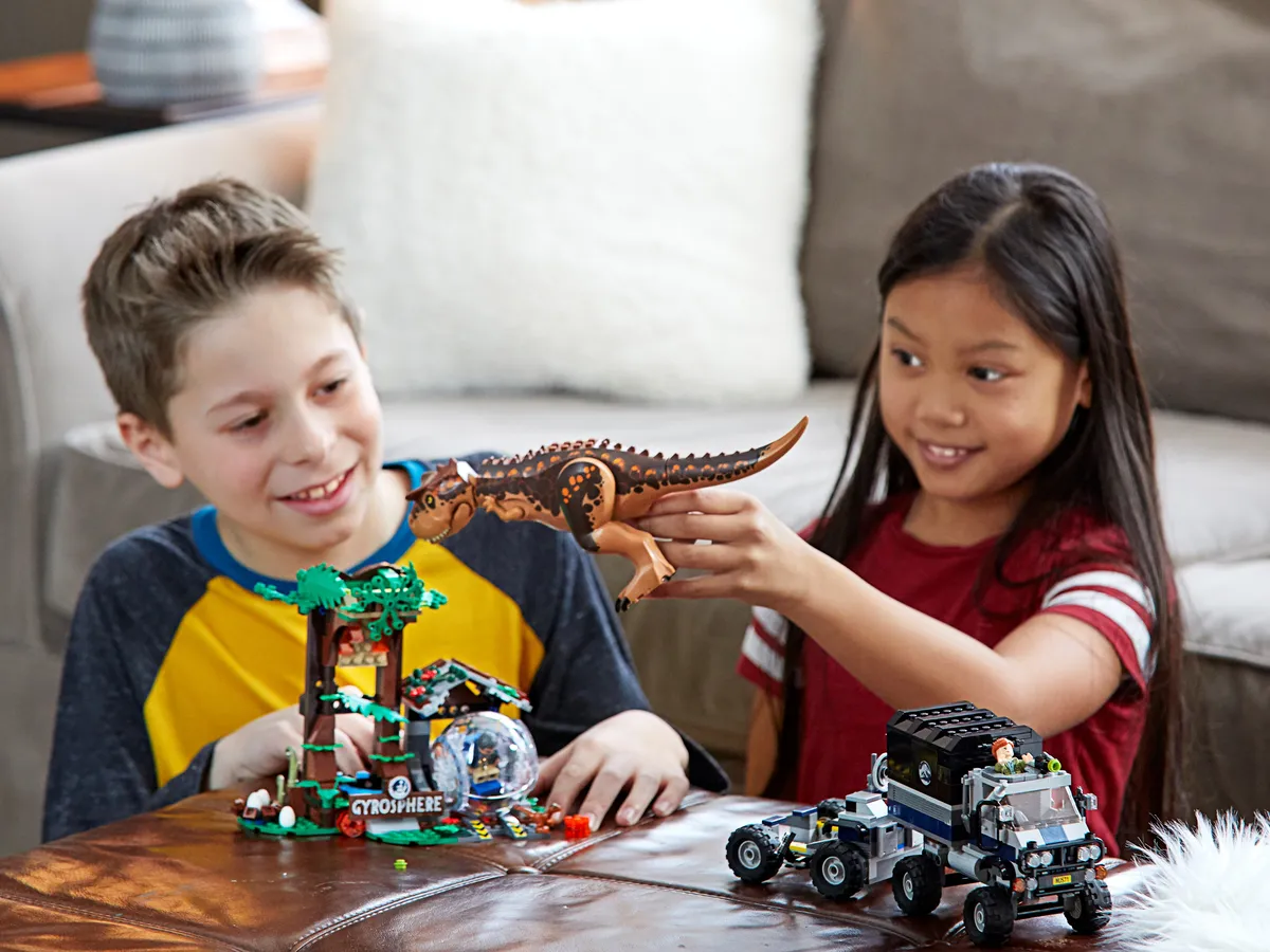 LEGO Carnotaurus Gyrosphere Escape (75929) - image 12