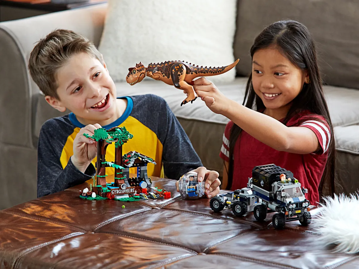 LEGO Carnotaurus Gyrosphere Escape (75929) - image 13
