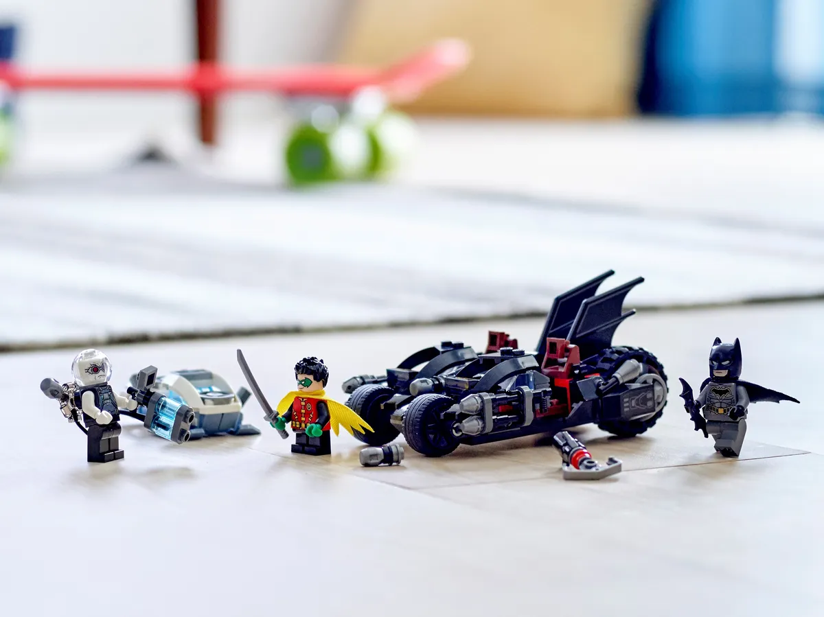 LEGO Mr. Freeze™ Batcycle™ Battle (76118) - Bild 9