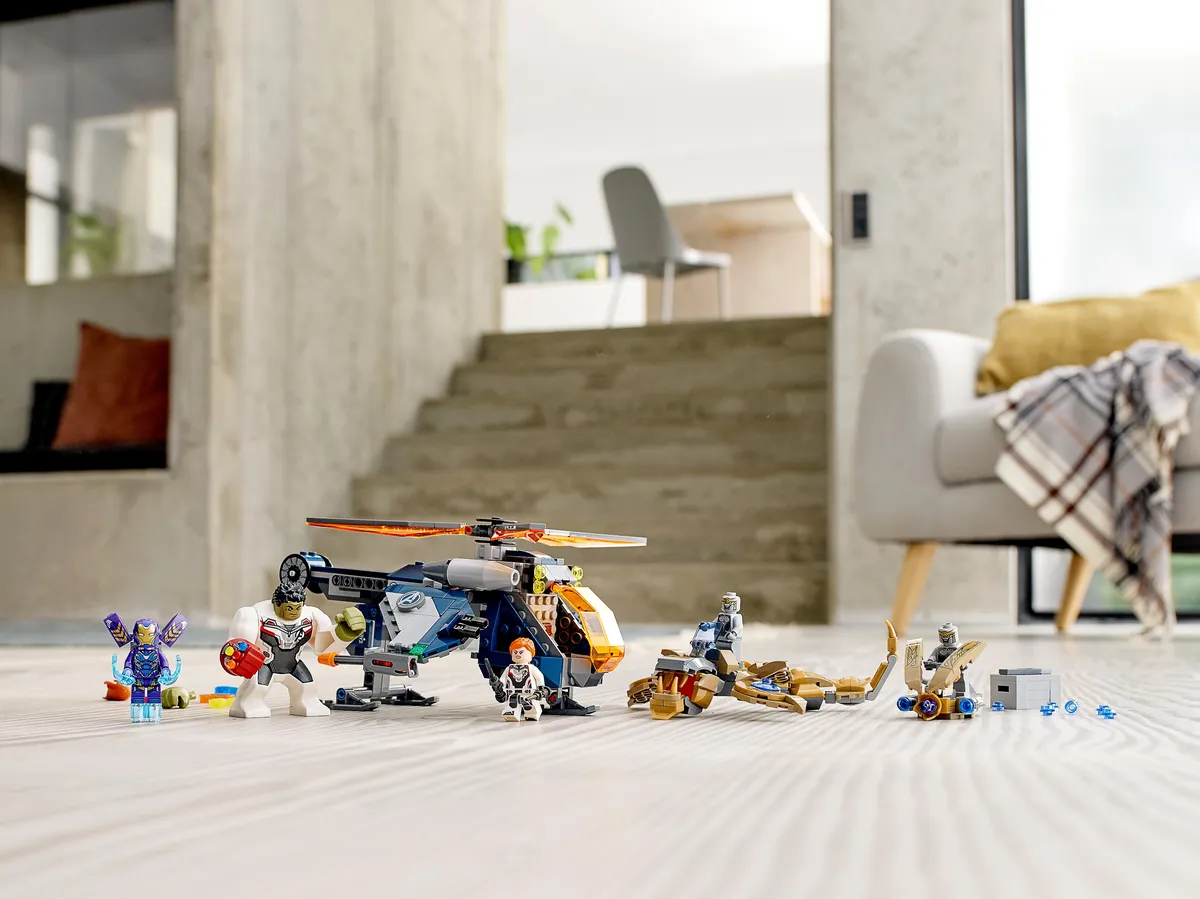 LEGO Avengers Hulk Helicopter Rescue (76144) - Bild 9