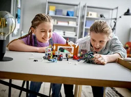 LEGO Spider-Man at the Sanctum Workshop (76185) - image 4