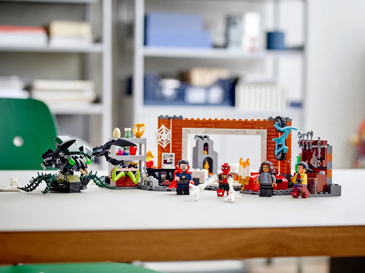 LEGO Spider-Man at the Sanctum Workshop (76185) - Bild 5