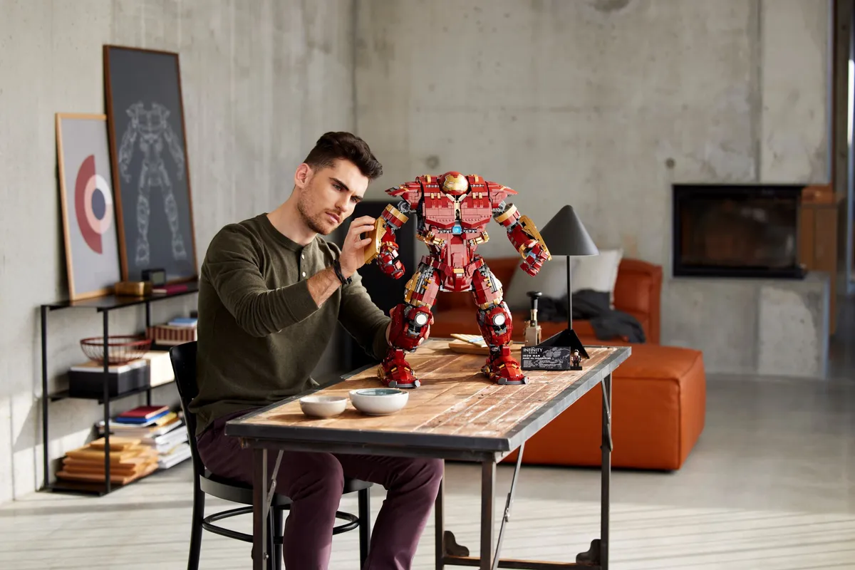 LEGO Hulkbuster (76210) - image 11