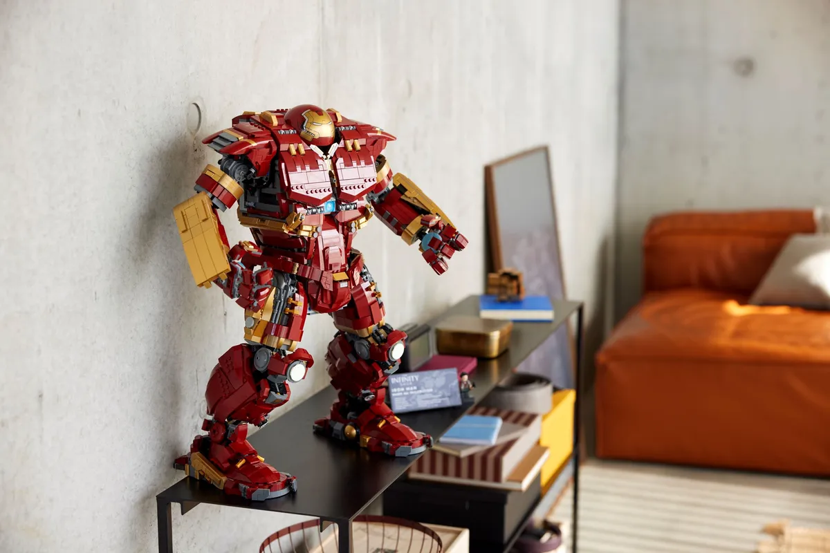 LEGO Hulkbuster (76210) - image 12