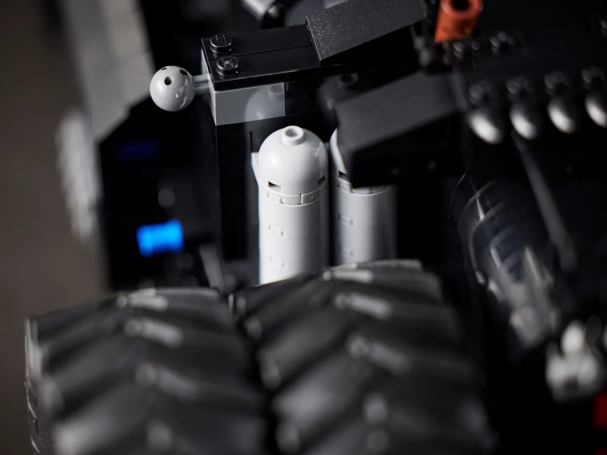 LEGO Batmobile™ Tumbler (76240) - Bild 12