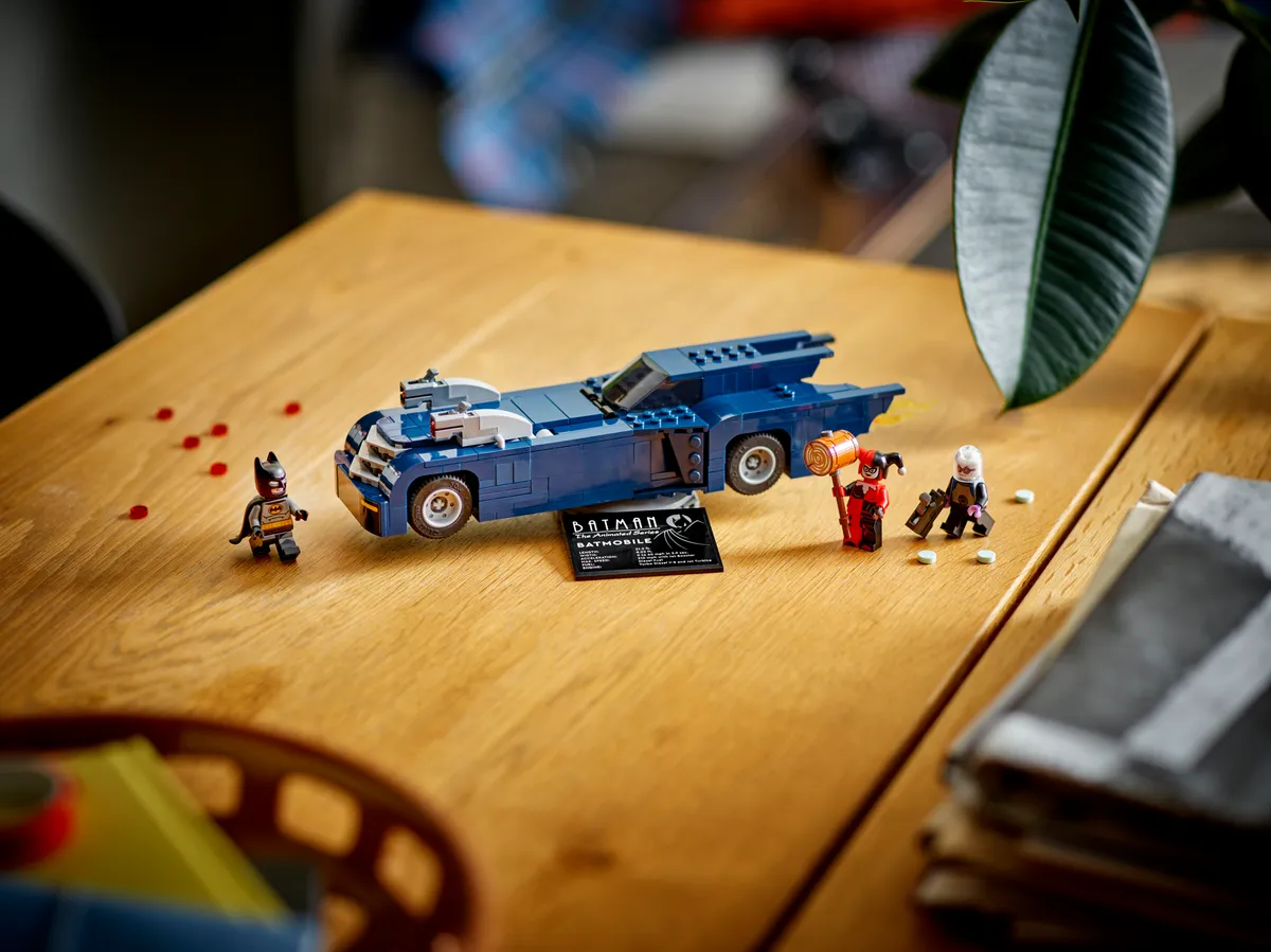 LEGO Batman™ with the Batmobile™ vs. Harley Quinn™ and Mr. Freeze™ (76274) - Bild 7