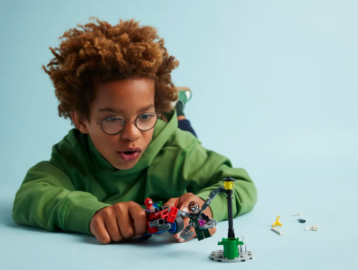 LEGO Motorcycle Chase: Spider-Man vs. Doc Ock (76275) - Bild 6