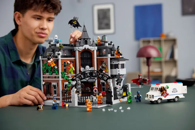 Arkham Asylum™ von LEGO – Produktfoto 10 von 17
