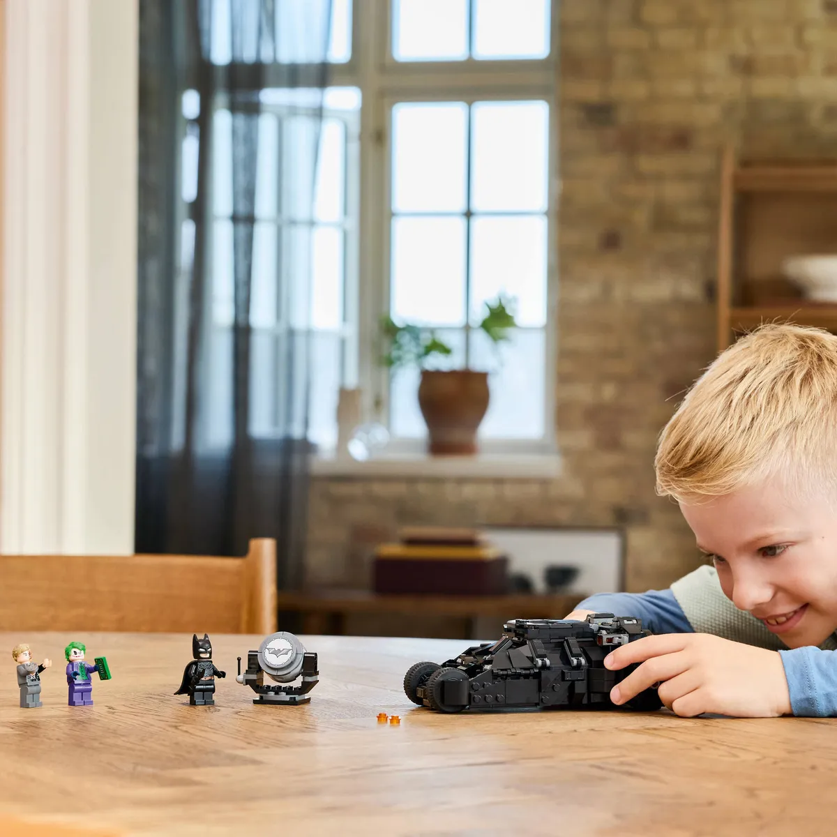 LEGO Batman™ Tumbler vs. Two-Face™ & The Joker™ (76303) - image 5