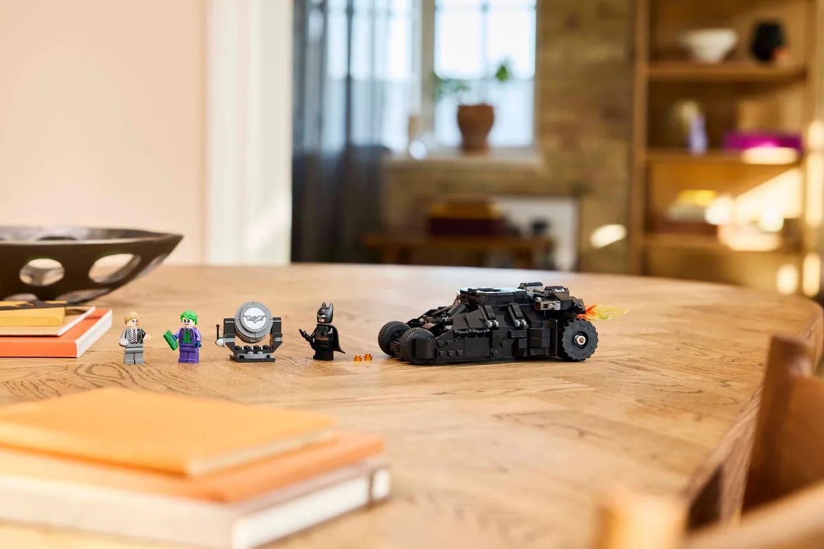 LEGO Batman™ Tumbler vs. Two-Face™ & The Joker™ (76303) - image 7