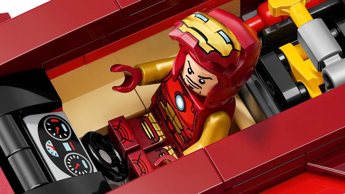 LEGO Iron Man Car & Black Panther vs. Red Hulk (76310) - Bild 2