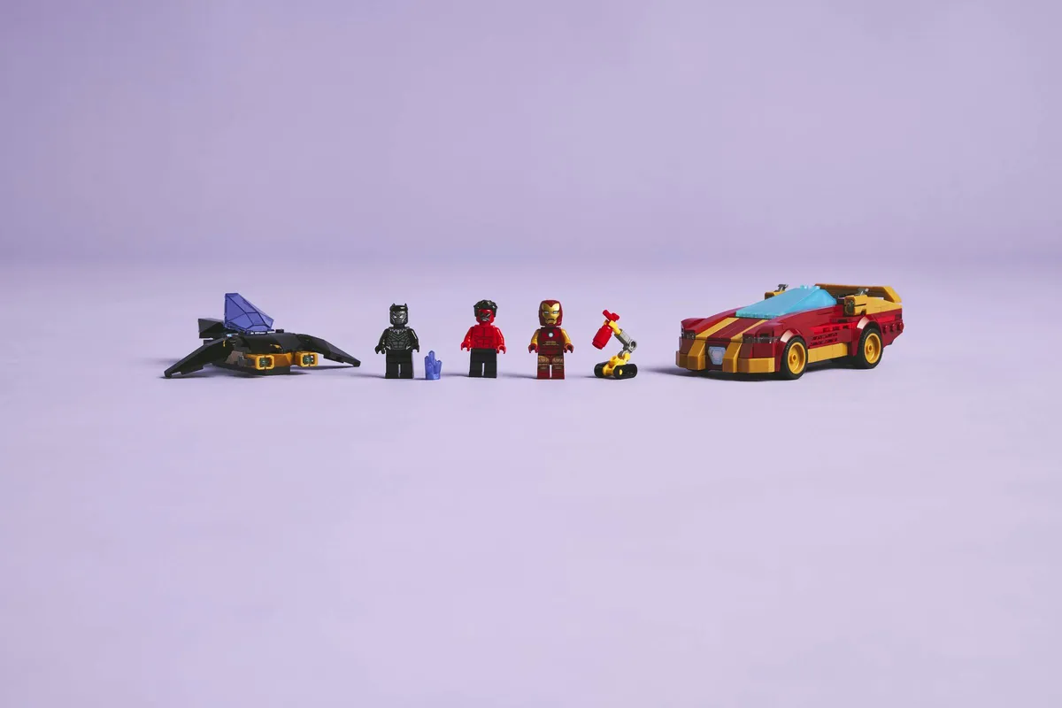 LEGO Iron Man Car & Black Panther vs. Red Hulk (76310) - Bild 7