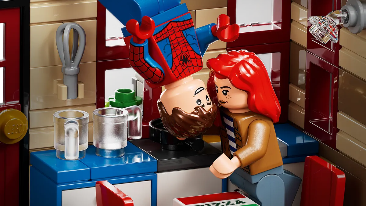 LEGO Peter Parker’s Apartment (76317) - Bild 2