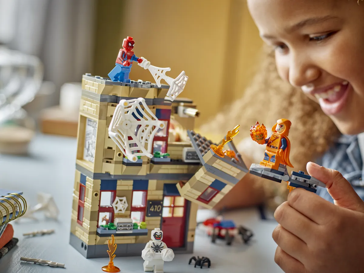 LEGO Peter Parker’s Apartment (76317) - Bild 6