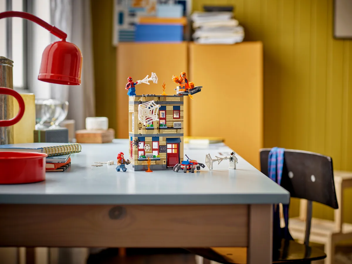 LEGO Peter Parker’s Apartment (76317) - Bild 7