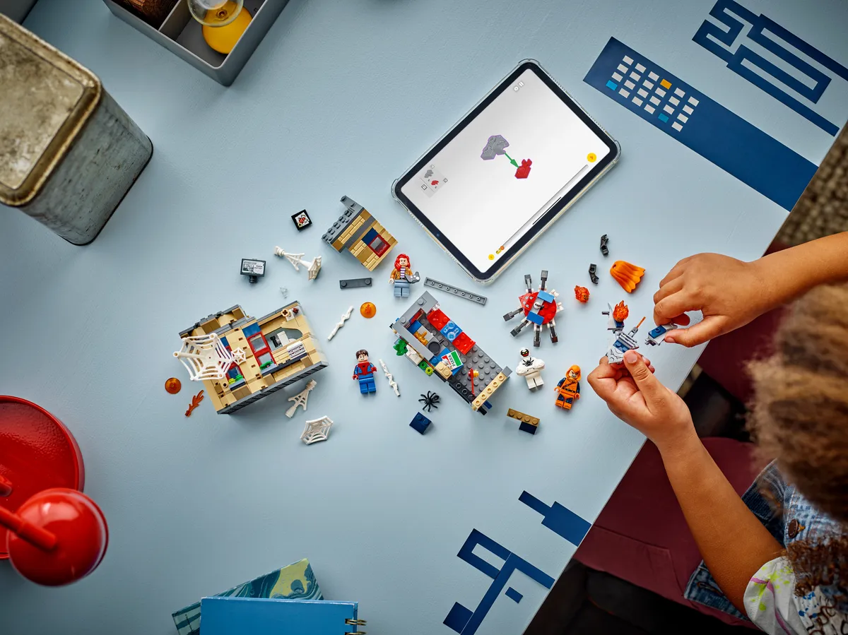 LEGO Peter Parker’s Apartment (76317) - Bild 8