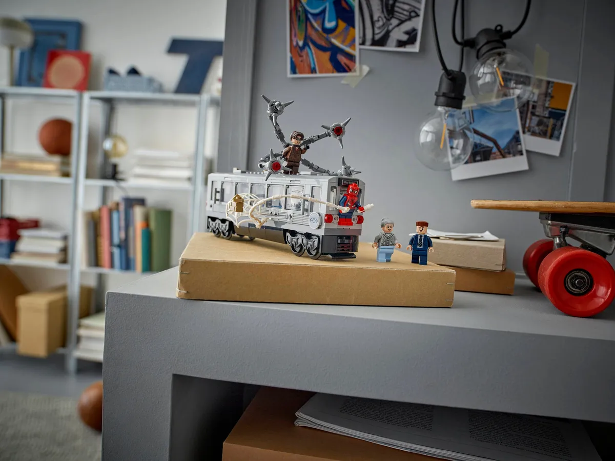 LEGO Spider-Man vs. Doc Ock Subway Train Scene (76321) - Bild 5
