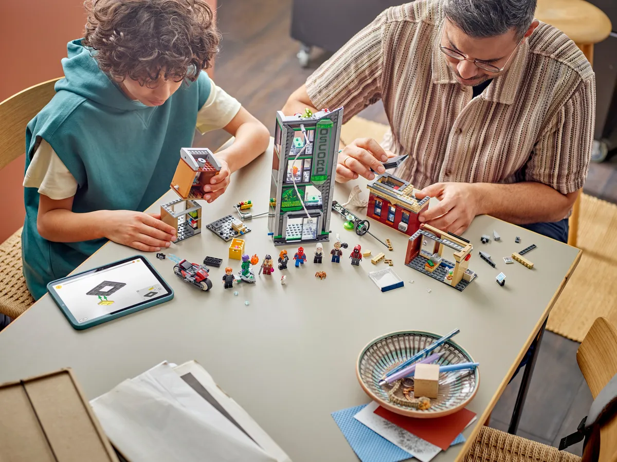 LEGO Spider-Man vs. Oscorp (76324) - image 9