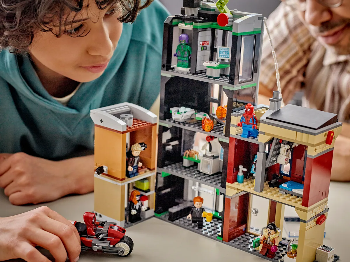 LEGO Spider-Man vs. Oscorp (76324) - image 7