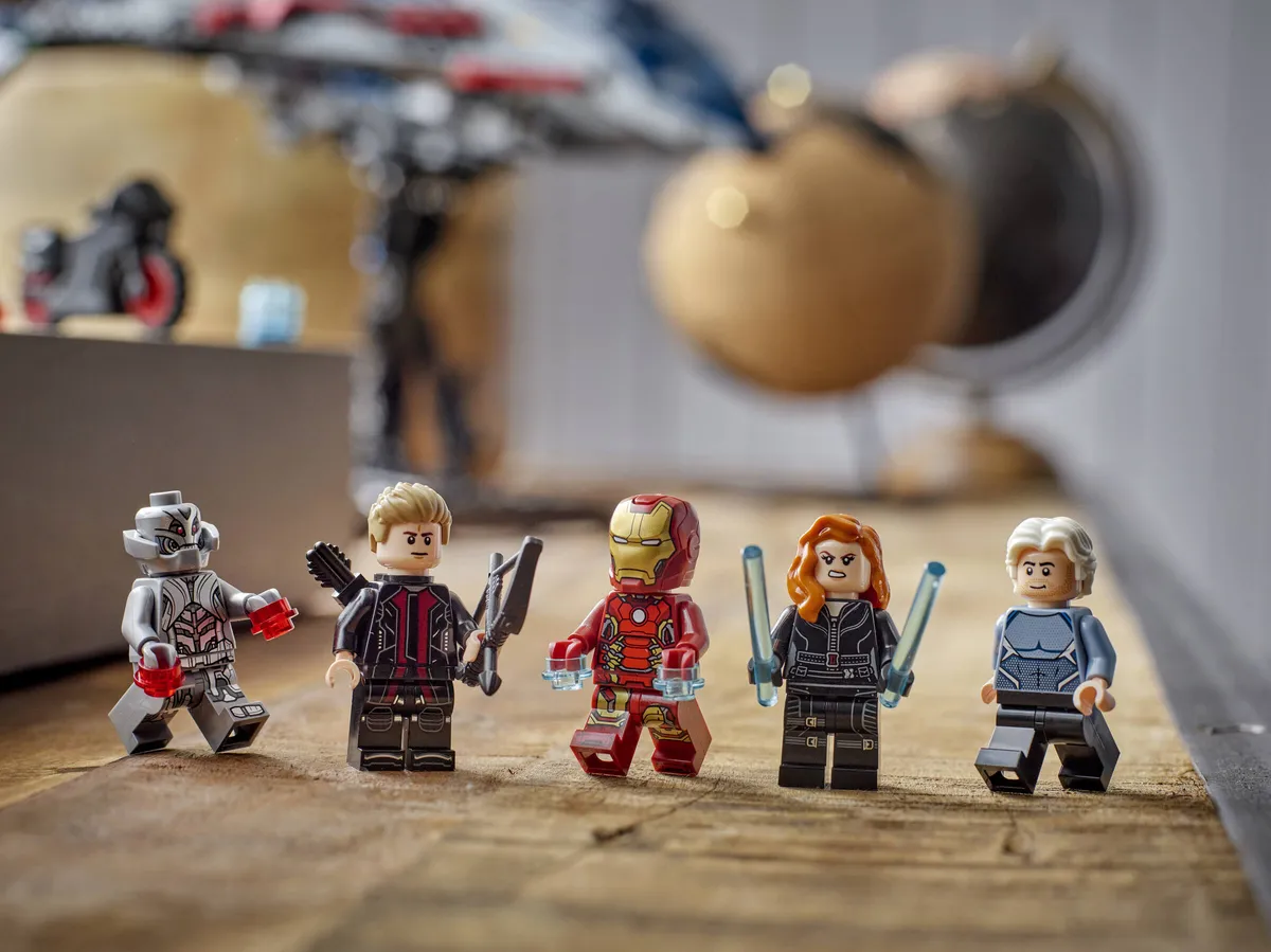 LEGO Avengers: Age of Ultron Quinjet (76325) - image 10