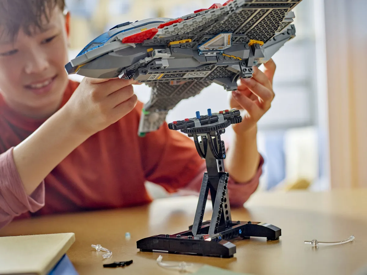 LEGO Avengers: Age of Ultron Quinjet (76325) - image 11
