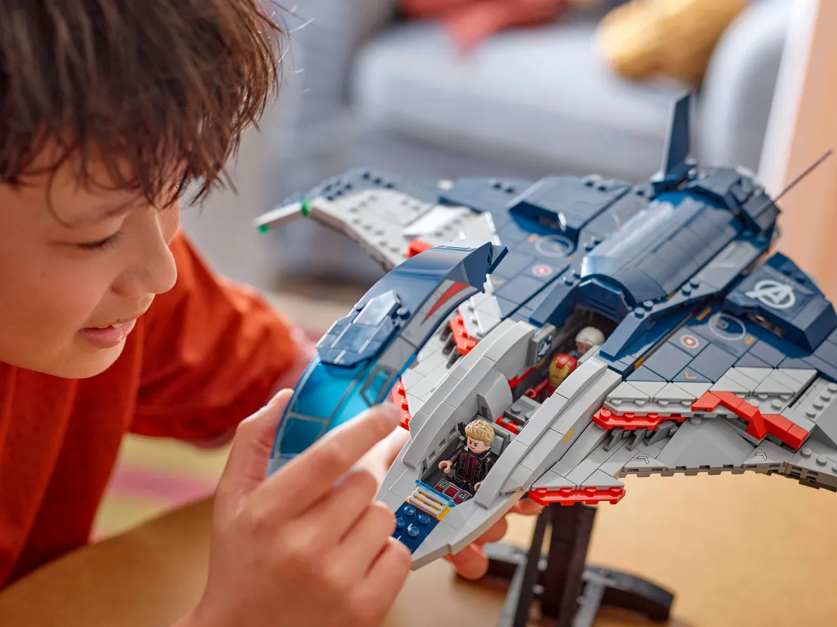LEGO Avengers: Age of Ultron Quinjet (76325) - image 7