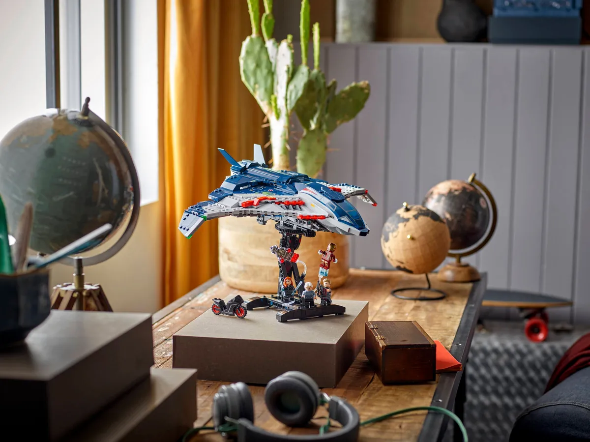 LEGO Avengers: Age of Ultron Quinjet (76325) - image 8
