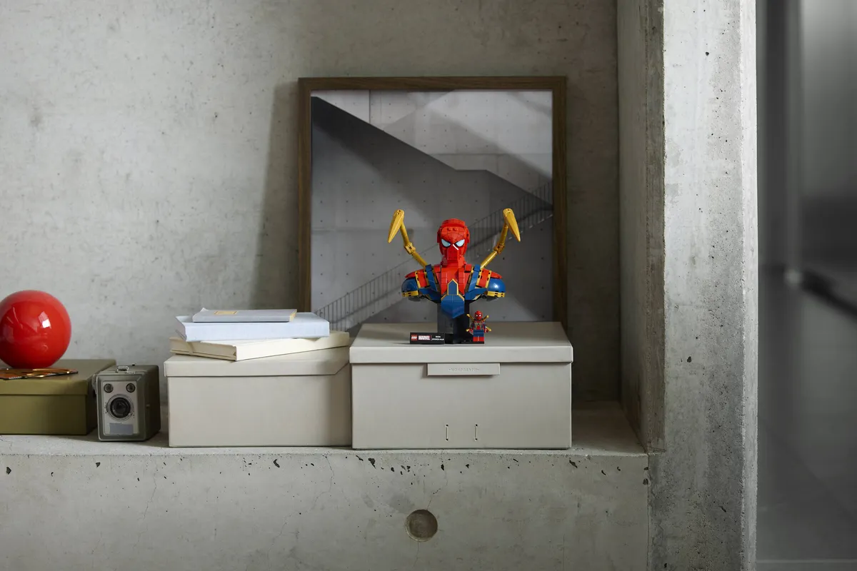 LEGO Iron Spider-Man Bust (76326) - Bild 6