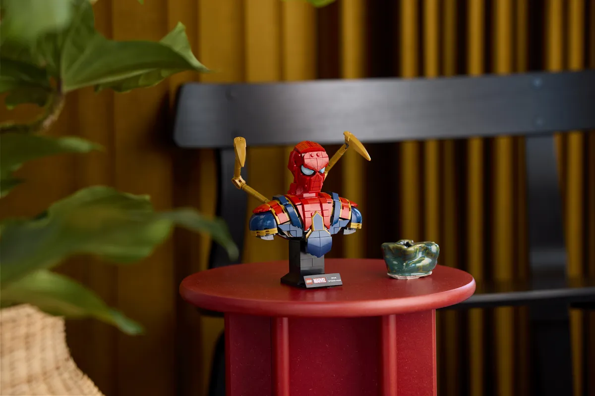 LEGO Iron Spider-Man Bust (76326) - Bild 7