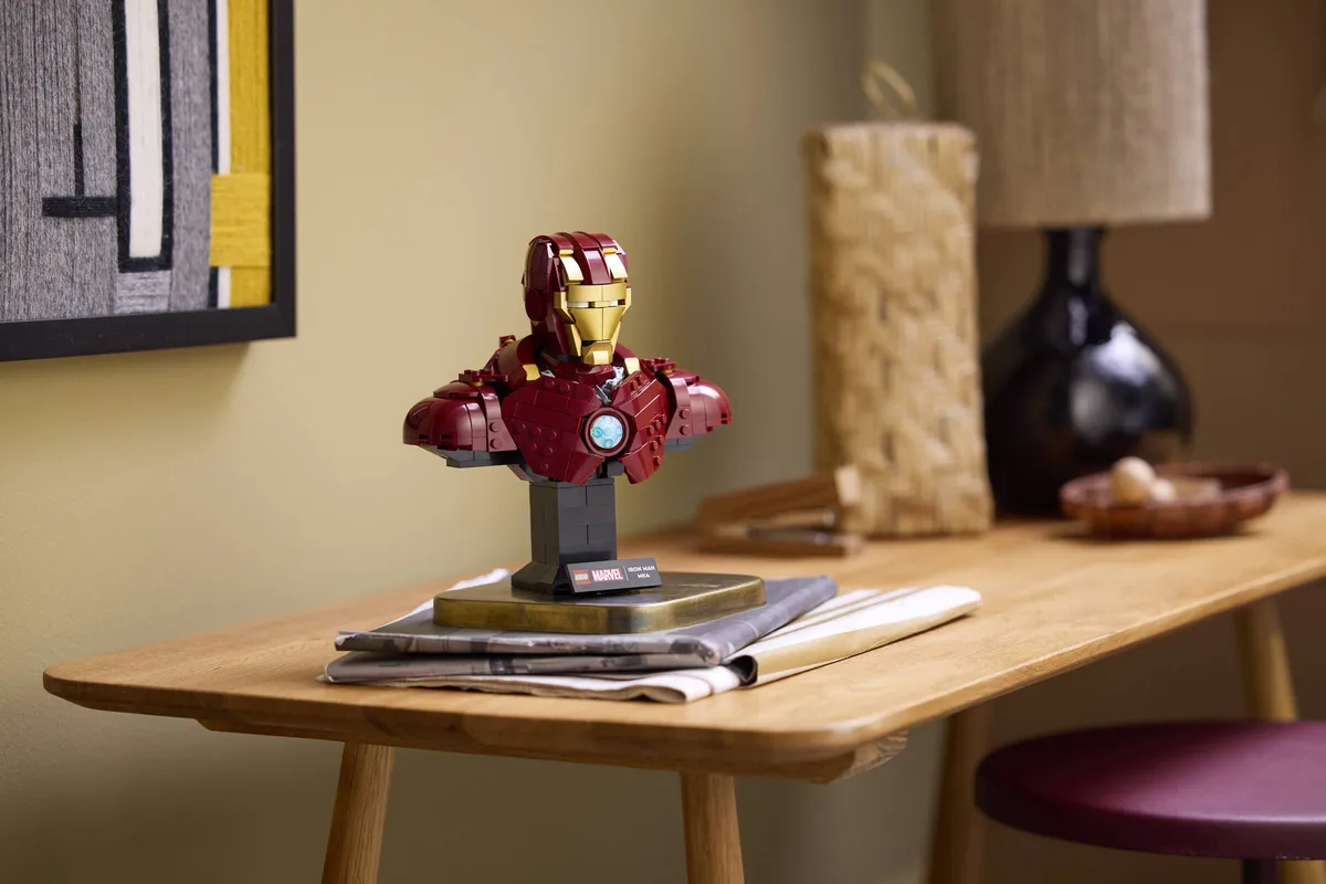 LEGO Iron Man MK4 Bust (76327) - image 4