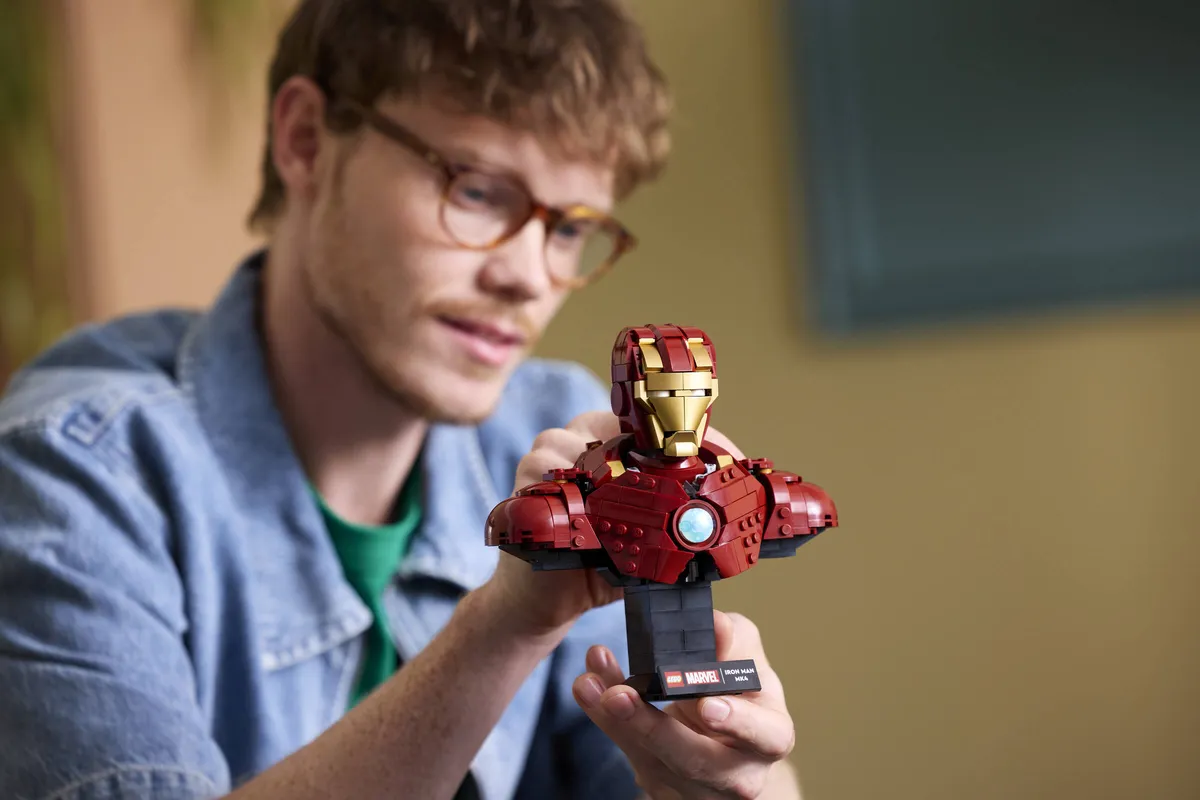 LEGO Iron Man MK4 Bust (76327) - image 5
