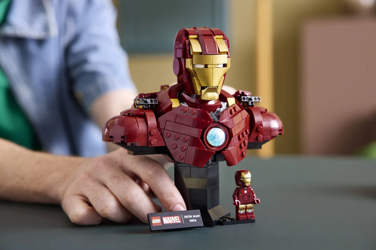 LEGO Iron Man MK4 Bust (76327) - image 6