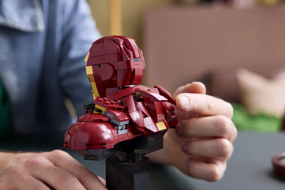 LEGO Iron Man MK4 Bust (76327) - image 7