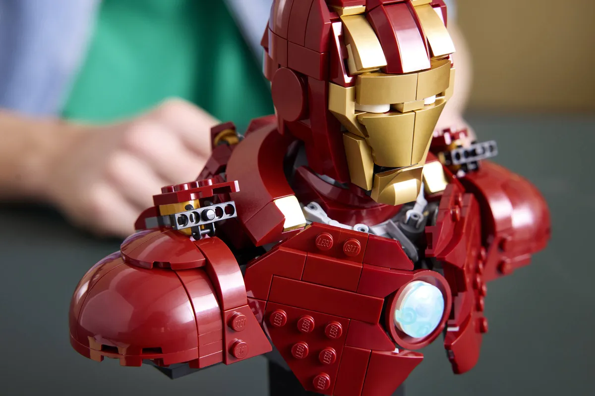 LEGO Iron Man MK4 Bust (76327) - image 8