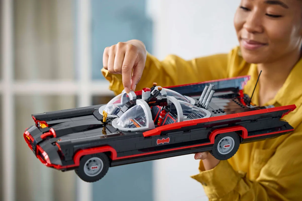 LEGO Batman™: The Classic TV Series Batmobile™ (76328) - image 8