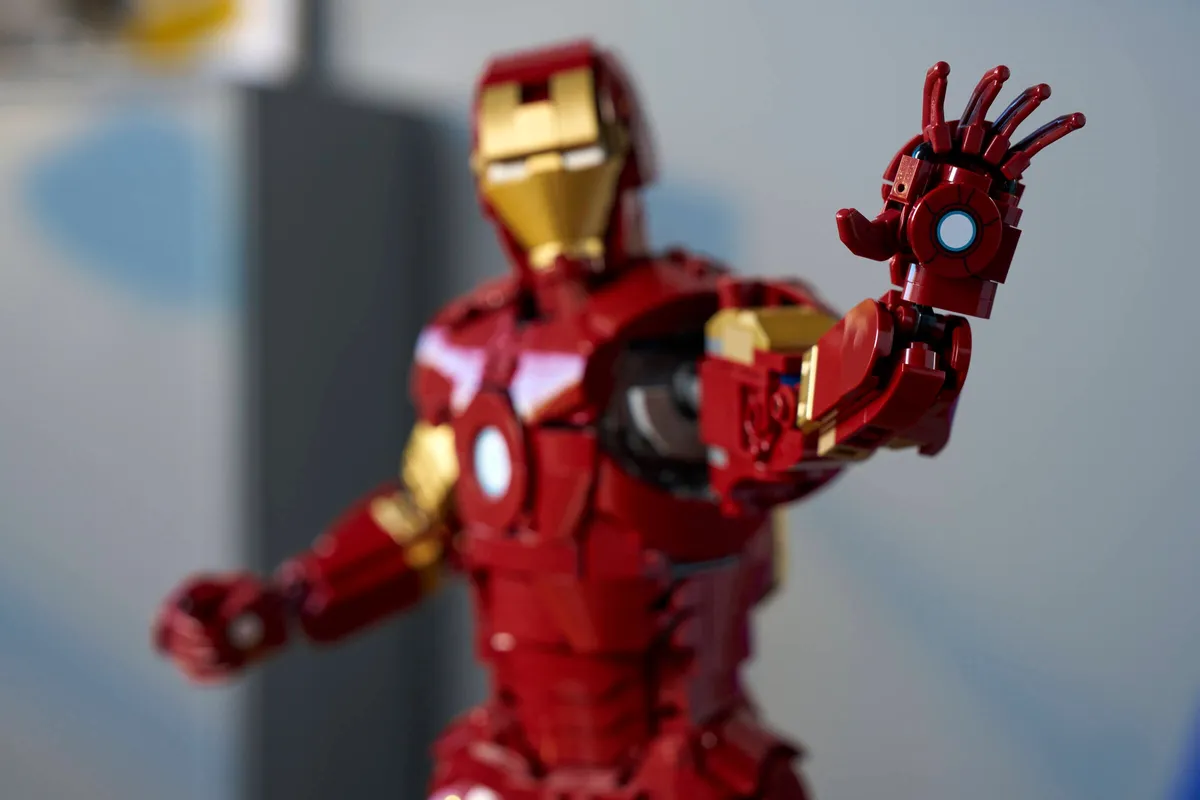 LEGO Iron Man Mark 3 Collectors' Edition (76344) - Bild 7