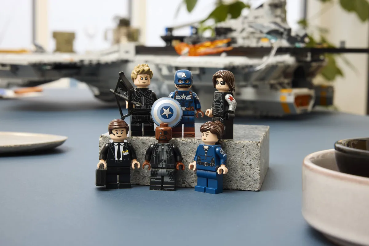 LEGO S.H.I.E.L.D. Helicarrier (76354) - image 10