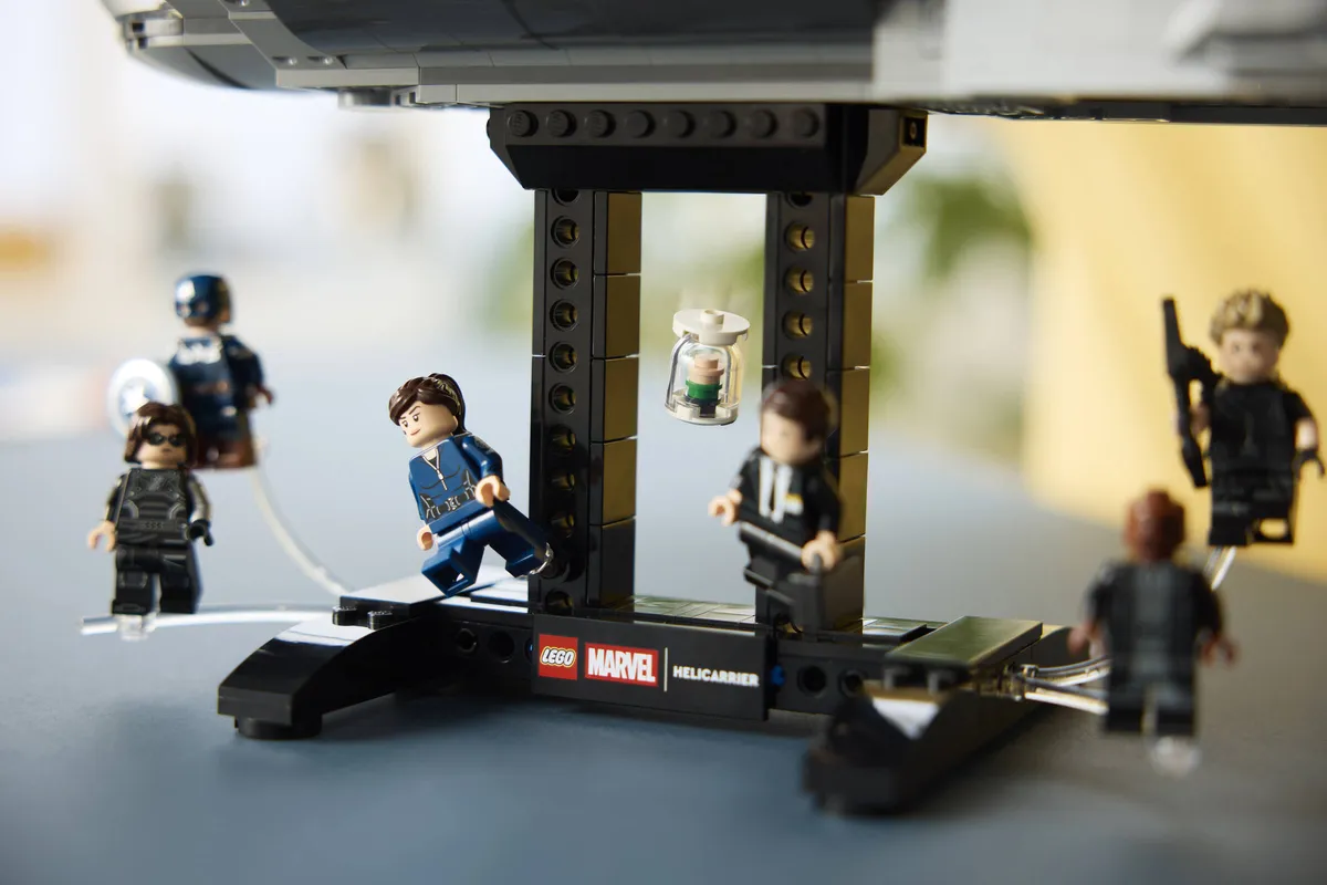 LEGO S.H.I.E.L.D. Helicarrier (76354) - image 13