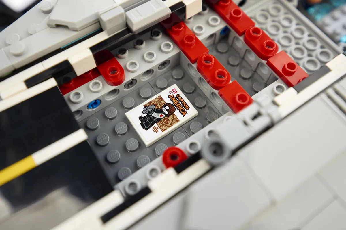 LEGO S.H.I.E.L.D. Helicarrier (76354) - image 15