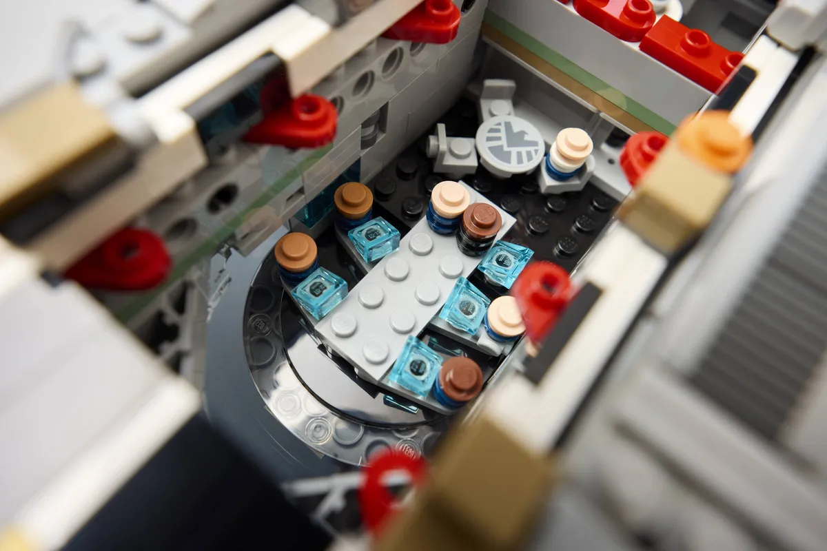 LEGO S.H.I.E.L.D. Helicarrier (76354) - image 16