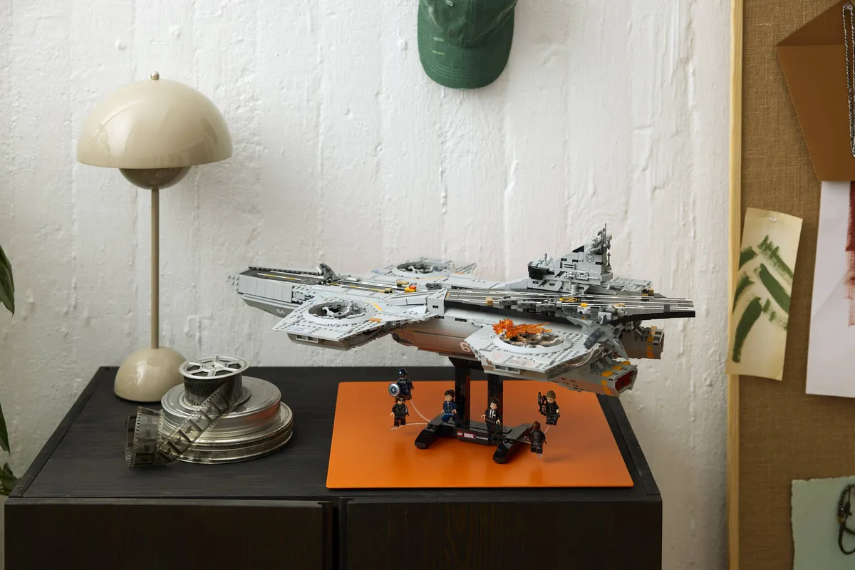 LEGO S.H.I.E.L.D. Helicarrier (76354) - image 19