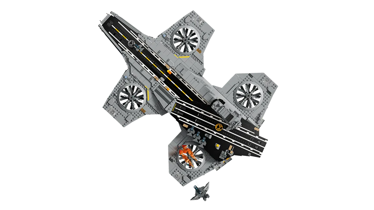 LEGO S.H.I.E.L.D. Helicarrier (76354) - image 2