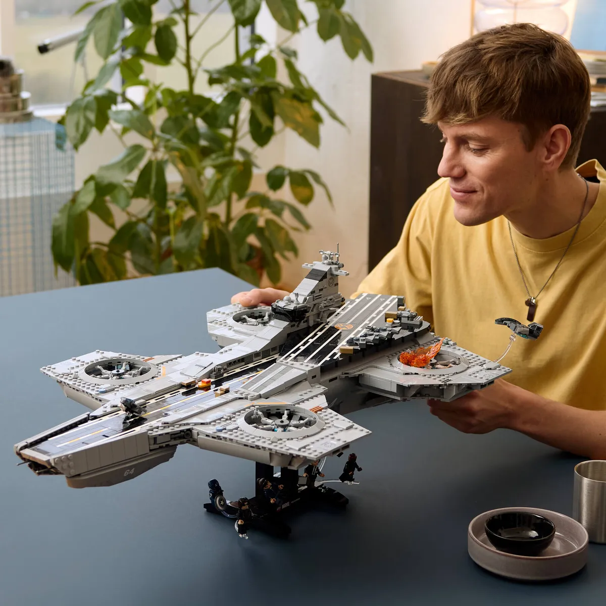 LEGO S.H.I.E.L.D. Helicarrier (76354) - image 7